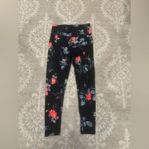 Victoria's Secret Black and Red Floral Leggings Size 8